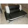 Image 1 : Black & White Loveseat
