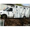 Image 2 : 2014 Chev Express Cutaway Ambulance