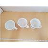 Image 2 : 2 Pyrex cups & creamer -blue design