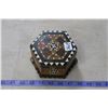 Image 1 : 1945 Ukranian Detail veneer Hexagonal lidded box