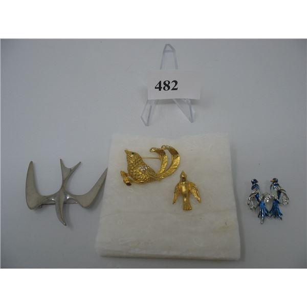 LOT of 4 BIRD PINS / BROOCHES - Costume Jewellry