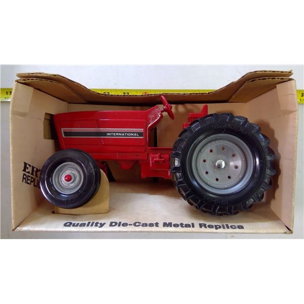 1/16 Scale ERTL International Crop Tractor