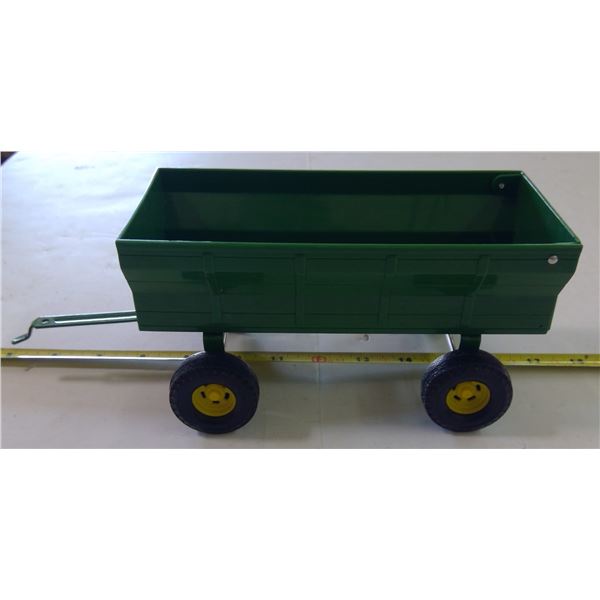 ERTL John Deere Wagon 8"L