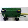 Image 3 : ERTL John Deere Wagon 8"L
