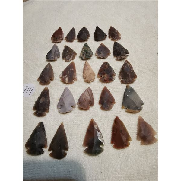 Lot of 25 arrowheads