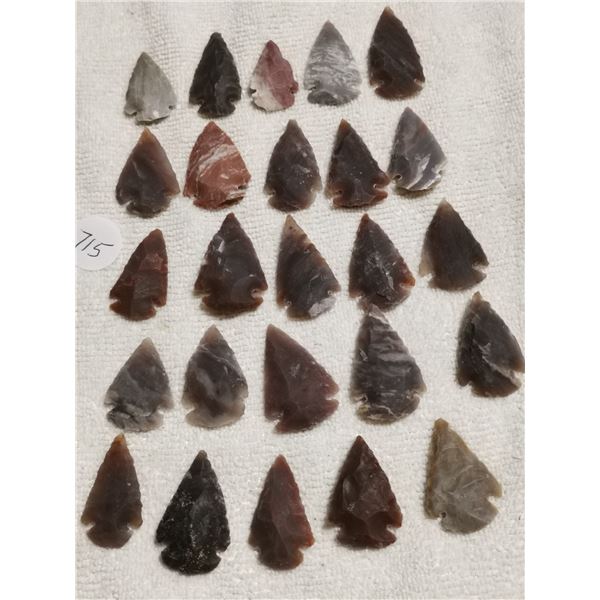 Lot of 25 arrowheads
