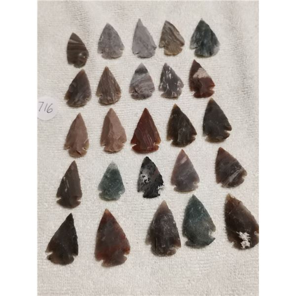 Lot of 25 arrowheads