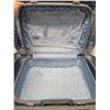 Image 2 : Set of 3 blue suitcases, DuBerry, with keys, very good condition