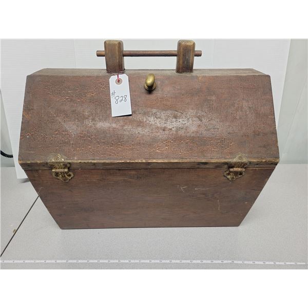 Large primitive sewing box