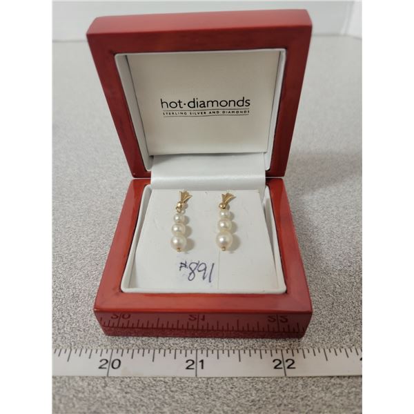 Cultured pearl drop earrings with 10 kt gold posts