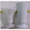 Image 1 : Lot of 2 - Milk Glass Vases