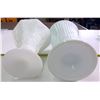 Image 6 : Lot of 2 - Milk Glass Vases