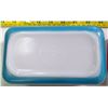 Image 5 : 1 - Blue (no lid) & 2 - Red Refrigerator Dishes (with lids) - 1 chipped lid
