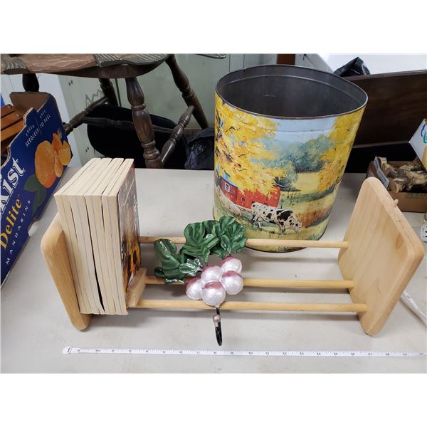 BOOKSHELF (BOOKS NOT INCLUDED), WALL HANGING, BUCKET