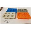 Image 1 : Star Wars Silicone Ice Trays X 4 (Han Solo Carbonite, Millenium Falcon, R2-D2, Stormtrooper)