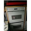 Image 1 : WHIRLPOOL GOLD DOUBLE WALL OVEN (Like new) in SELF-CONTAINED MOVEABLE CABINET