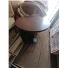 Image 2 : Round high pub table