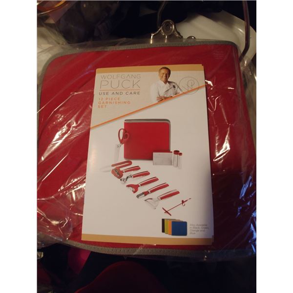 WOLFGANG PUCK PRO GARNINSHING TOOL SET, NEW IN BOX