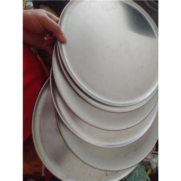 6 NEW 16" PIZA PANS