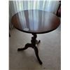 Image 1 : Antique Victorian Round Side Table