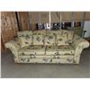 Image 2 : Vintage Oversized Floral Couch