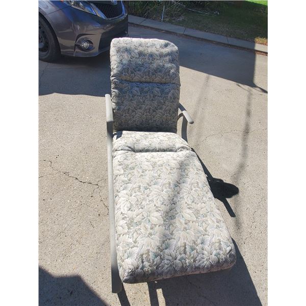 Metal Framed Lawn Chair & Cushion