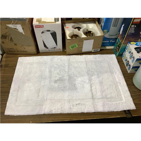 White Rug (24in x 40in)