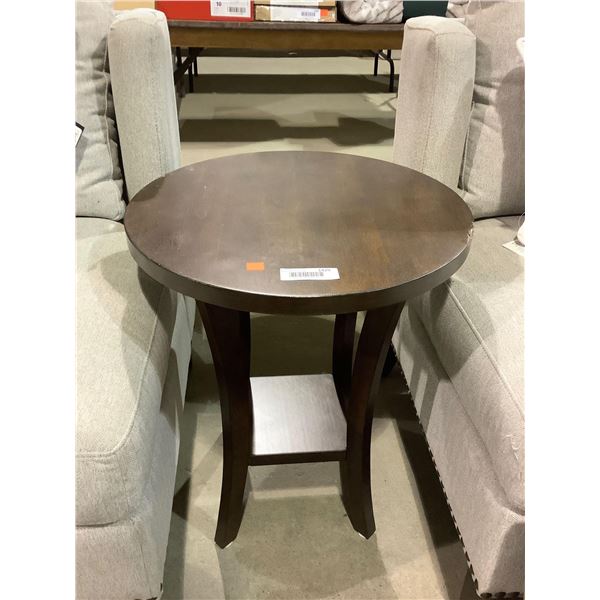 Wooden Round End Table (19in x 24in)