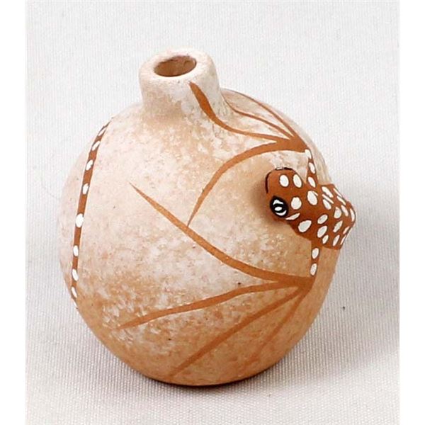 Zuni 3-Dimensional Lizard Pottery Jar by Lorenzo