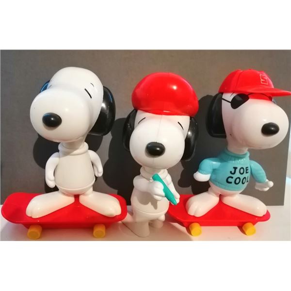 Collection of vintage Plastic Snoopys.