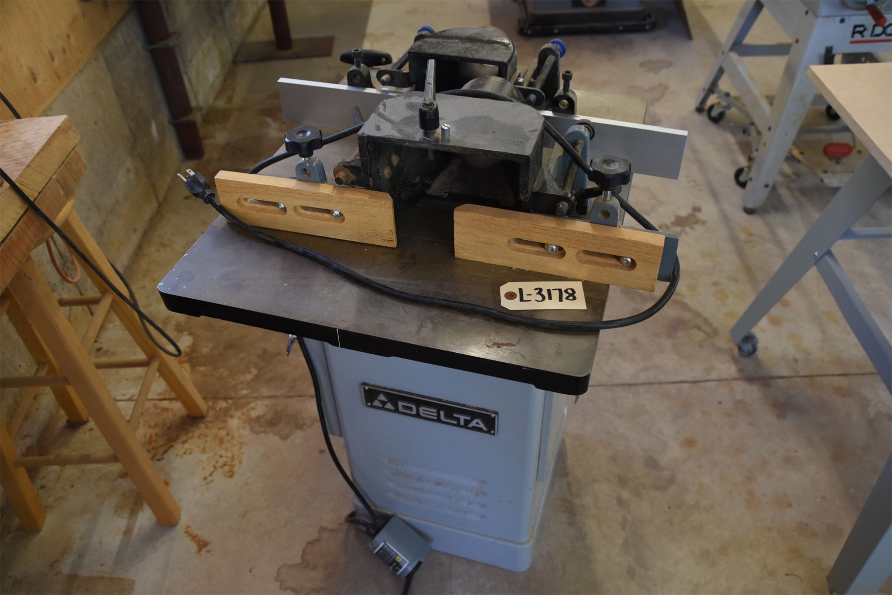 Delta Model 43-290C Professional Wood Shaper 1HP