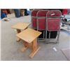 Image 1 : 2 Stands & 3 Folding Chairs