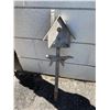 Image 1 : Rustic yard decor