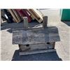Image 1 : Rustic yard decor