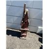 Image 1 : Rustic yard decor