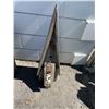 Image 1 : Rustic yard decor
