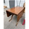 Image 1 : Antique table