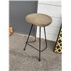 Image 1 : Stool