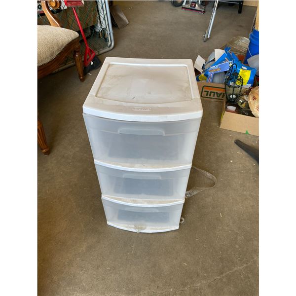 Plastic storage container