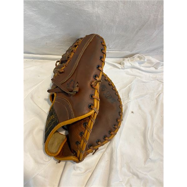 Big scoop catcher mitt