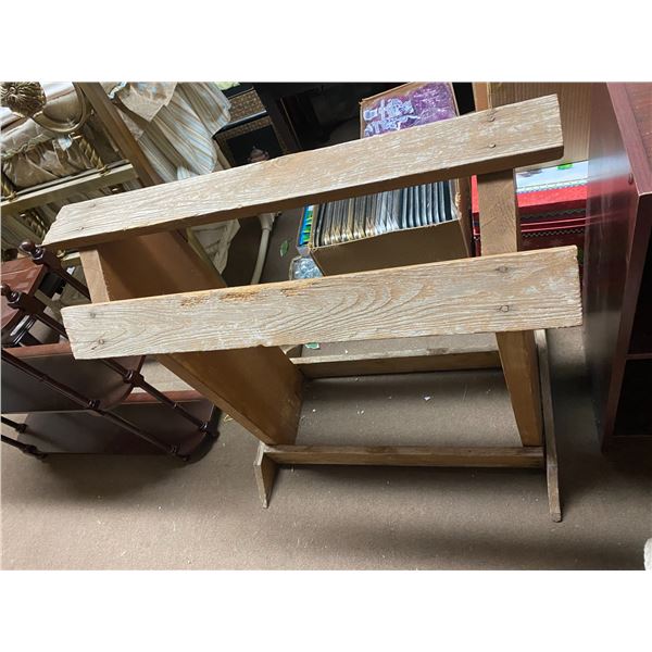 Saddle stand