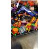 Image 2 : Tote of kids toys and K'Nex with 4 piece bakeware set