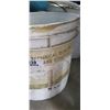 Image 3 : 2 buckets of quality glass spheres and stainless steel cutter/ Polish