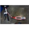 Image 3 : 2 RAZOR ELECTRIC SCOOTERS - PINK AND RED