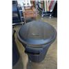 Image 3 : 3 gracious living garbage cans with lids