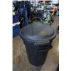 Image 5 : 3 gracious living garbage cans with lids