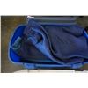 Image 2 : 4 LARGE TOTES WITH LIDS AND MOVING BLANKETS