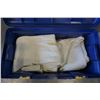 Image 3 : 4 LARGE TOTES WITH LIDS AND MOVING BLANKETS