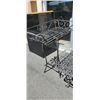 Image 3 : 2 decorative metal stands with trays