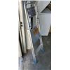 Image 2 : 2 step painter's ladder